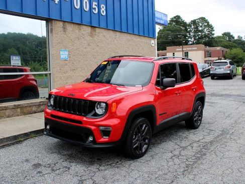 Used 2021 Jeep Renegade Latitude w/ Luxury Group II image 3