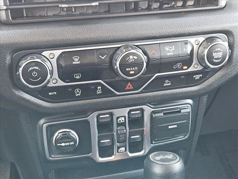 Used 2025 Jeep Wrangler Unlimited Sport AWD/4WD image 18