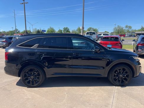 Used 2022 Kia Sorento SX image 4