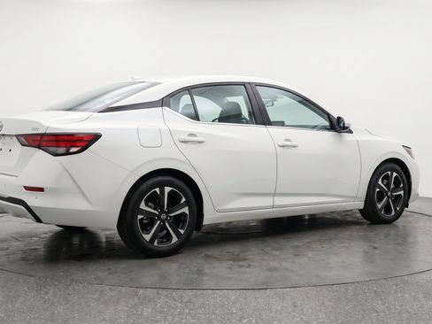 Used 2025 Nissan Sentra SV FWD image 9