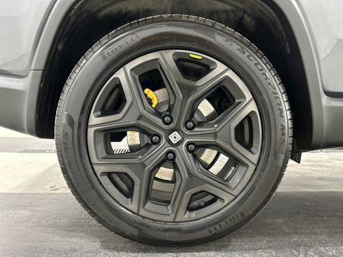 Used 2025 Rivian R1S Premium AWD/4WD image 12