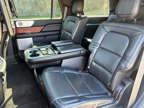 Used 2019 Lincoln Navigator Reserve AWD/4WD image 17