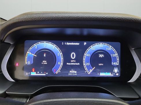 Used 2025 Jeep Grand Cherokee Altitude image 21