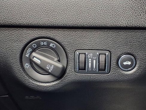 Used 2017 Dodge Charger SXT image 27