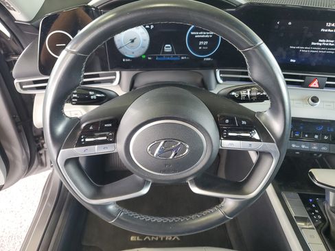 Used 2022 Hyundai Elantra Limited FWD image 21