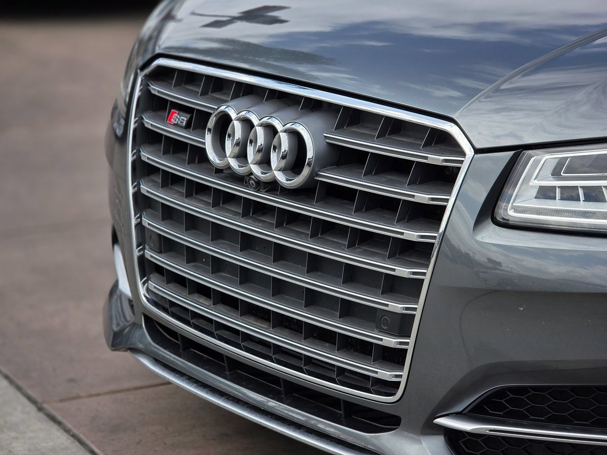 Used 2015 Audi S8 AWD/4WD image 7