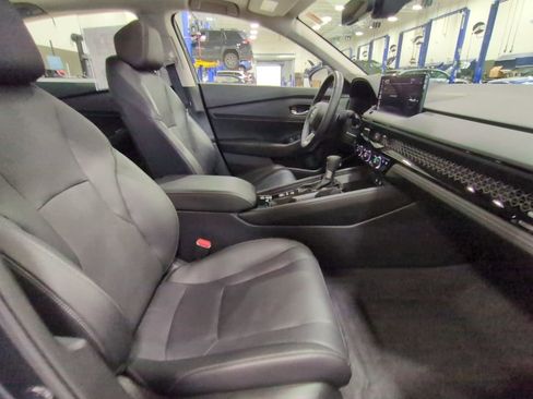 Used 2023 Honda Accord Touring image 9