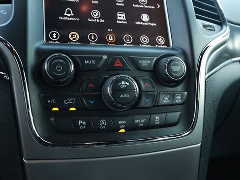 Used 2018 Jeep Grand Cherokee Limited AWD/4WD image 18