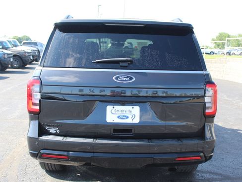 Used 2023 Ford Expedition Limited AWD/4WD image 5