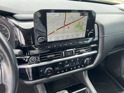 Used 2023 Nissan Pathfinder SL w/ Black Appearance Package FWD image 7