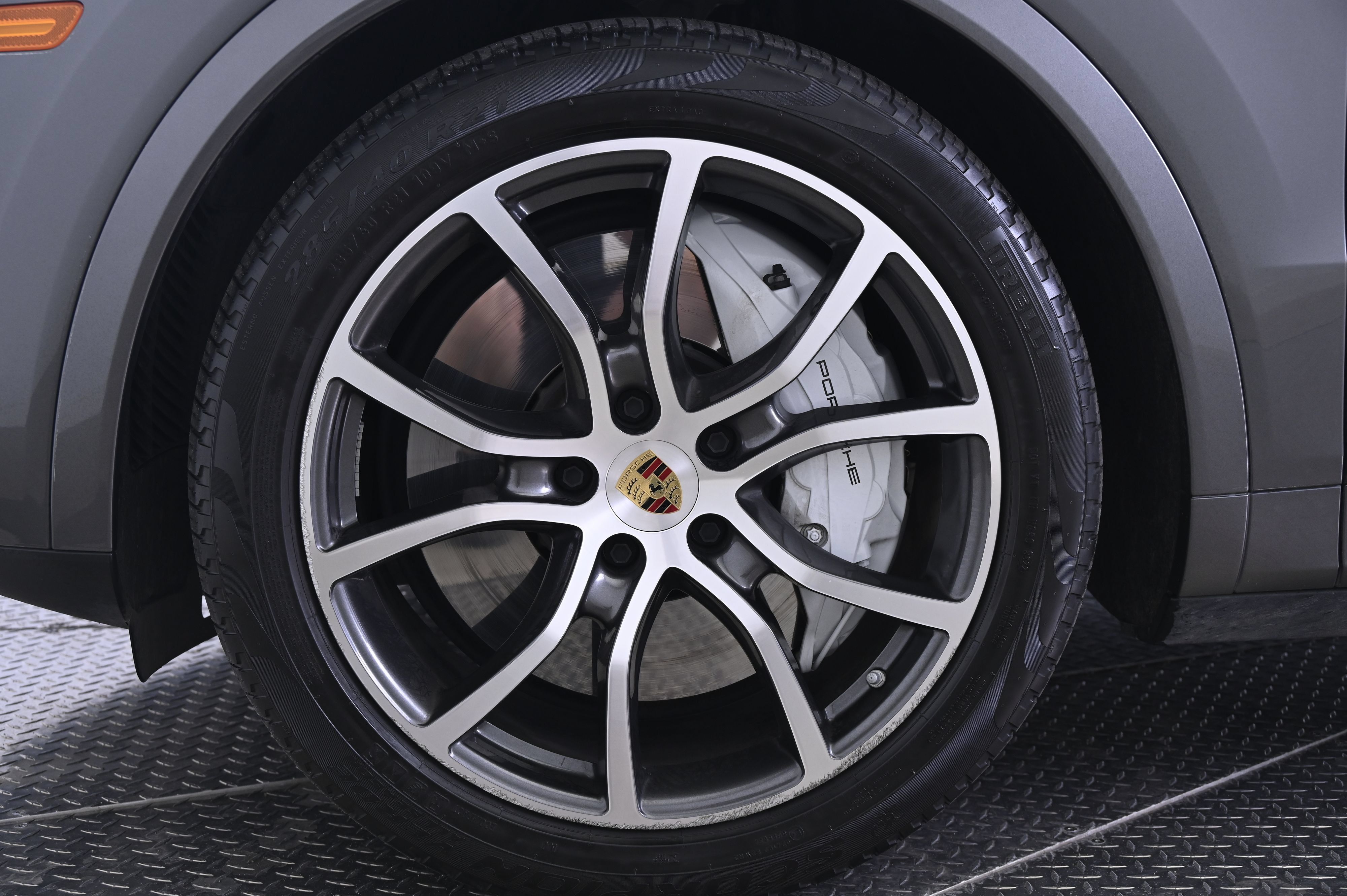 Certified 2023 Porsche Cayenne Turbo AWD/4WD image 11
