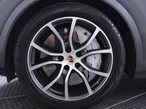 Certified 2023 Porsche Cayenne Turbo AWD/4WD image 11