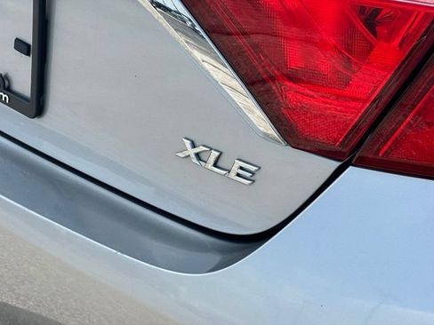 Used 2015 Toyota Camry XLE FWD image 35