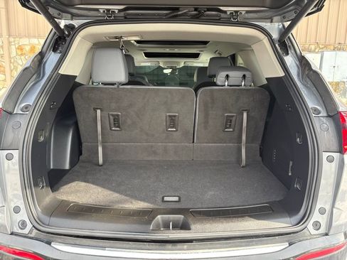 Used 2020 Buick Enclave Essence image 12