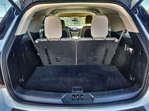 Used 2021 Ford Explorer XLT w/ Equipment Group 202A image 16