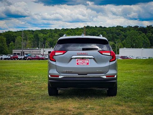 Used 2023 GMC Terrain SLT w/ Tech Package AWD/4WD image 5