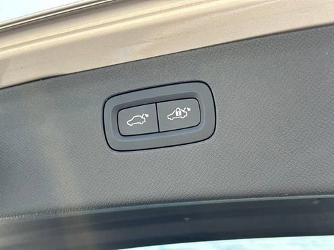 Certified 2025 Volvo XC90 T8 Plus w/ Protection Package AWD/4WD image 38