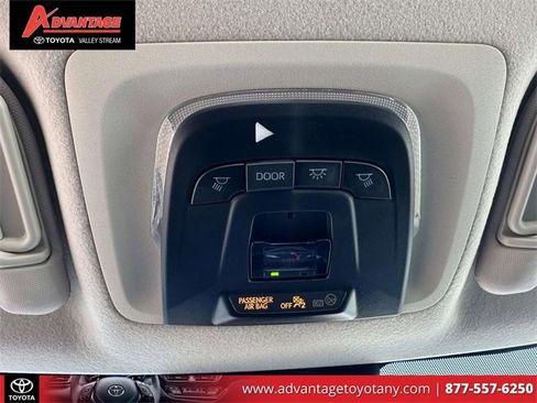 Used 2025 Toyota Corolla LE image 36