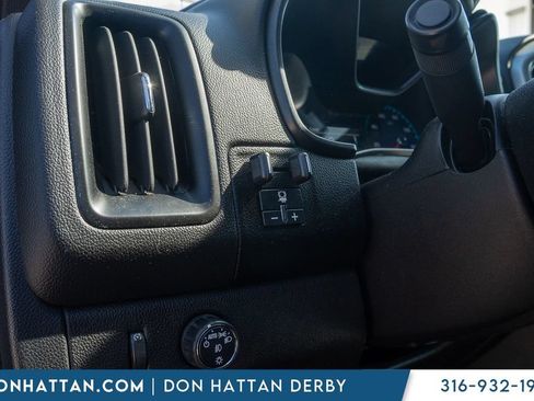 Used 2017 Chevrolet Colorado LT w/ LT Convenience Package RWD image 13