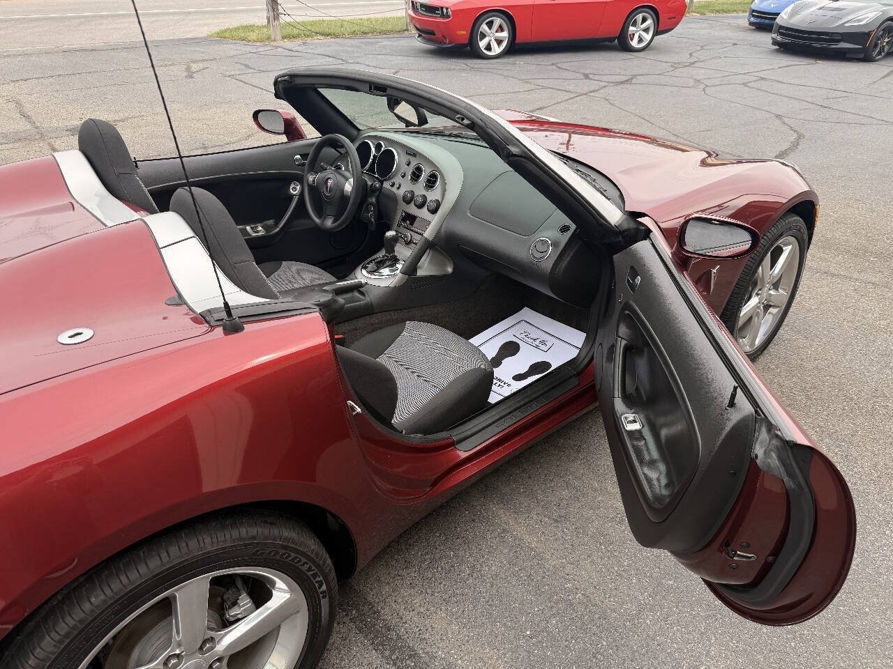 Used 2009 Pontiac Solstice Convertible w/ Preferred Package RWD image 30