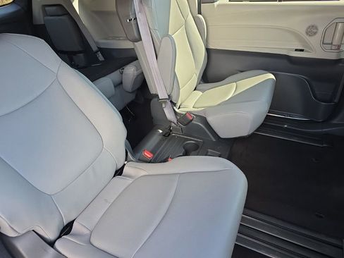 Used 2024 Toyota Sienna XLE image 16