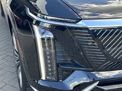 New 2026 Cadillac Vistiq Premium Luxury image 7