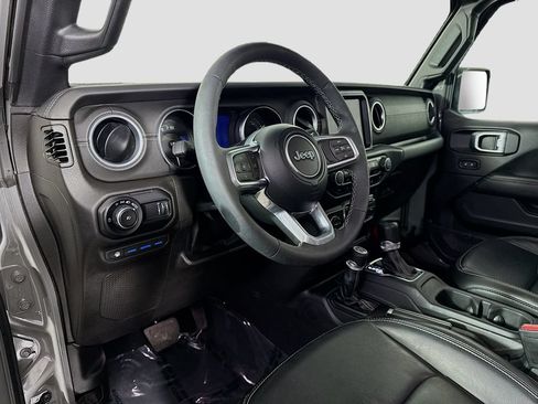 Used 2023 Jeep Wrangler Unlimited Sahara AWD/4WD image 9