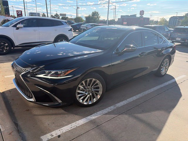 Used 2021 Lexus ES 300h Ultra Luxury w/ Accessory Package 2 FWD image 1