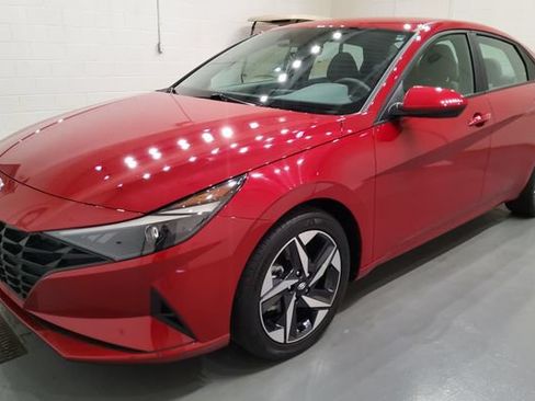 Used 2023 Hyundai Elantra SEL w/ Convenience Package FWD image 5