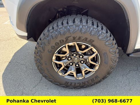 Certified 2024 Chevrolet Colorado ZR2 w/ ZR2 Convenience Package III AWD/4WD image 25