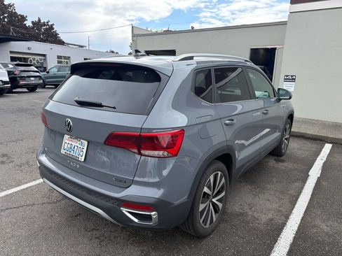 Used 2023 Volkswagen Taos SE w/ Panoramic Sunroof Package AWD/4WD image 3