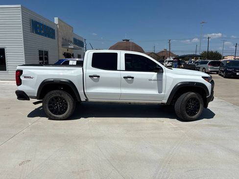 Used 2024 Chevrolet Colorado Trail Boss w/ Advanced Trailering Package AWD/4WD image 2