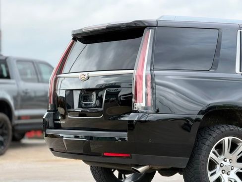 Used 2019 Cadillac Escalade Premium Luxury image 11
