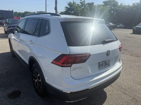 Used 2021 Volkswagen Tiguan SE image 3