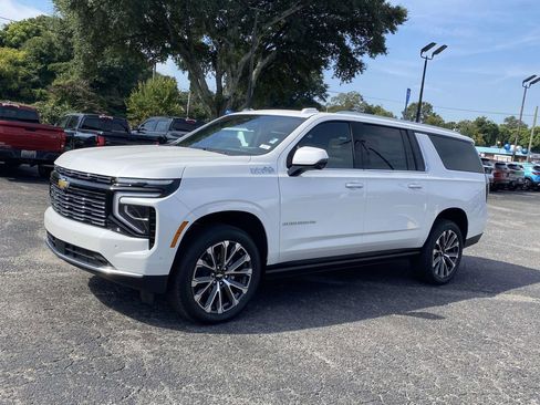 New 2025 Chevrolet Suburban High Country image 3