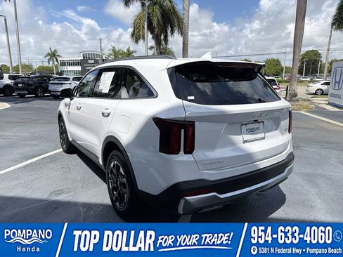 Used 2026 Kia Sorento S w/ S Panoramic Sunroof Package FWD image 7
