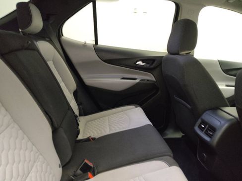 Used 2018 Chevrolet Equinox LT image 19