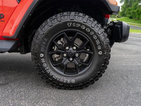 Used 2024 Jeep Gladiator Sport AWD/4WD image 10
