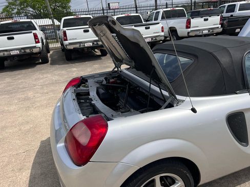 Used 2002 Toyota MR2 RWD image 23