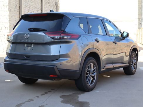 Used 2024 Nissan Rogue S FWD image 3