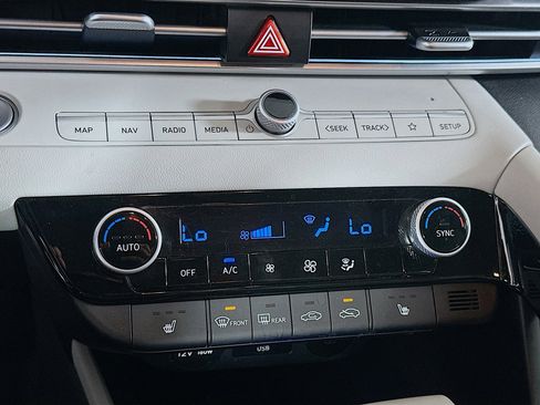 Used 2024 Hyundai Elantra Limited image 23