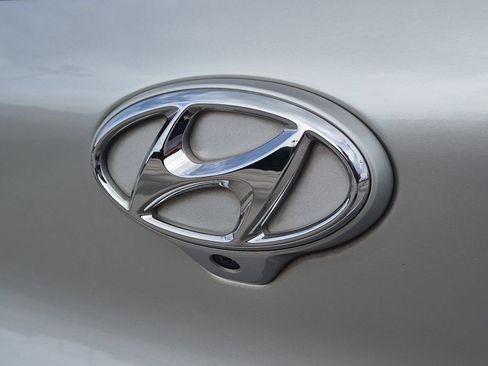 Used 2019 Hyundai Elantra GT FWD image 31