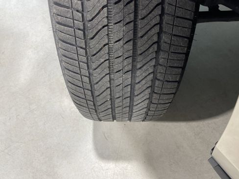 Used 2021 GMC Yukon XL Denali w/ Denali Premium Package image 11