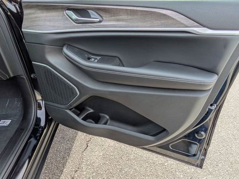 New 2026 Jeep Grand Cherokee Limited w/ Luxury Tech Group II image 31