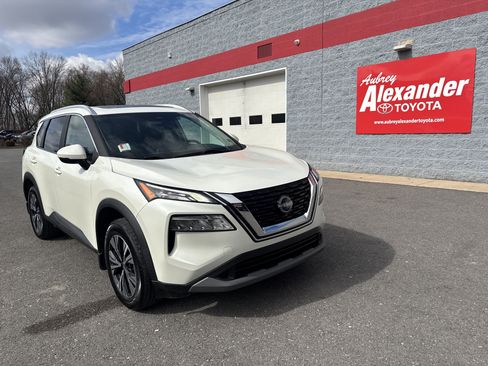 Used 2023 Nissan Rogue SV w/ SV Premium Package image 1