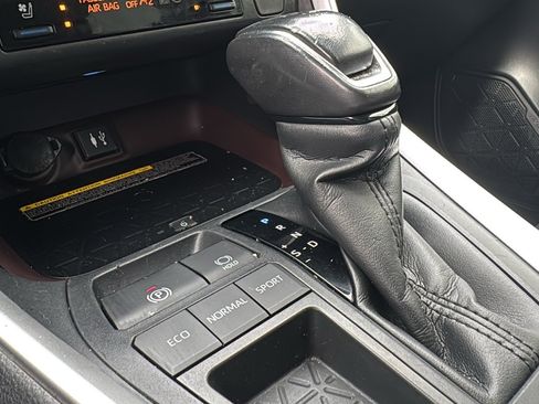 Used 2019 Toyota RAV4 Limited w/ Advanced Technology Package FWD image 21