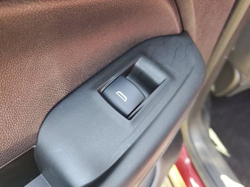 Used 2023 Chevrolet TrailBlazer RS w/ Sun and Liftgate Package FWD image 18
