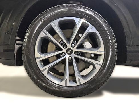 Certified 2025 Audi Q7 2.0T Premium w/ Convenience Plus Package image 12