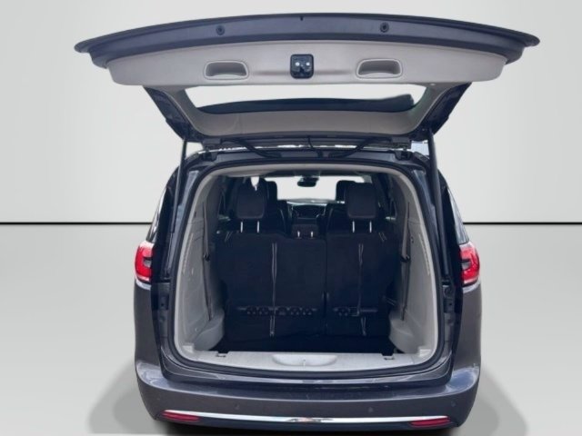 Used 2022 Chrysler Pacifica Touring-L FWD image 34