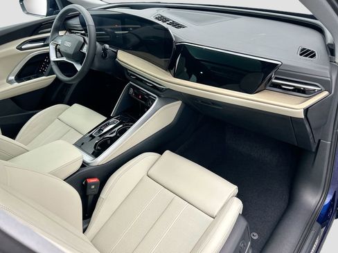 Used 2025 Audi Q5 2.0T Premium Plus w/ Premium Plus image 16